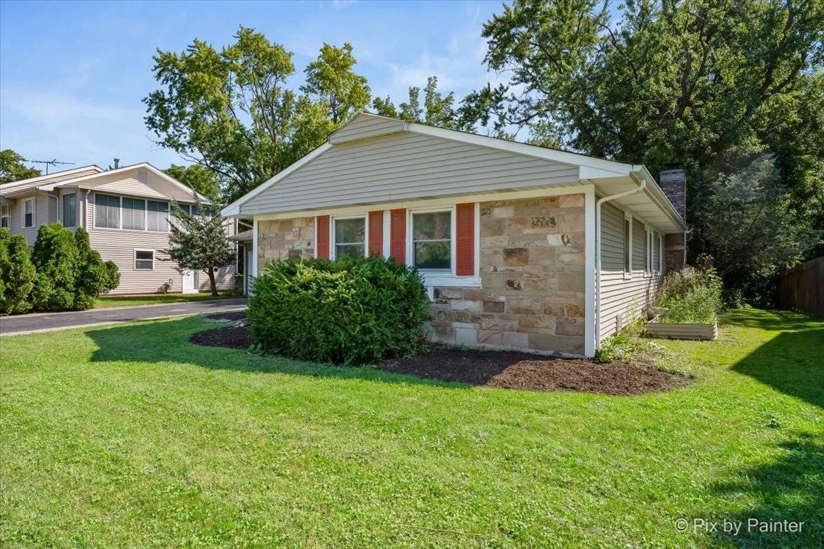 720 Woodhollow LN, Buffalo Grove, IL 60089