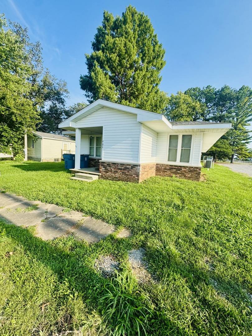 404 W 9th ST, Christopher, IL 62822