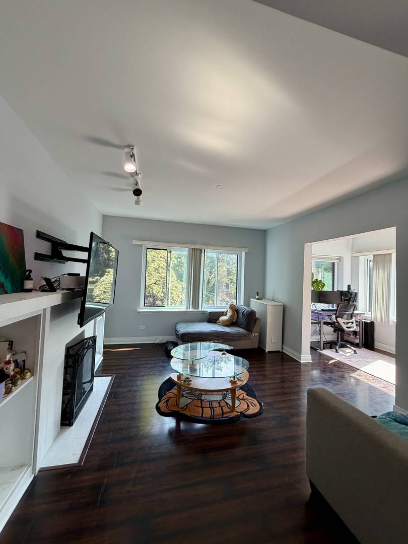 906 W Sunnyside AVE #2A, Chicago, IL 60640