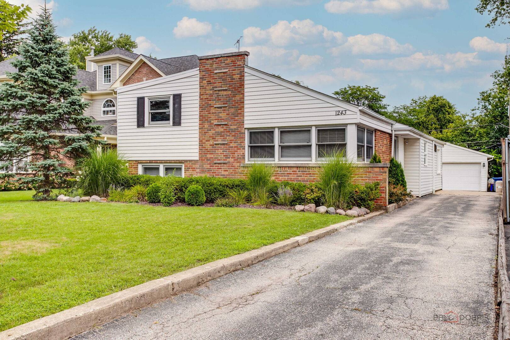 1243 Ridge RD, Highland Park, IL 60035