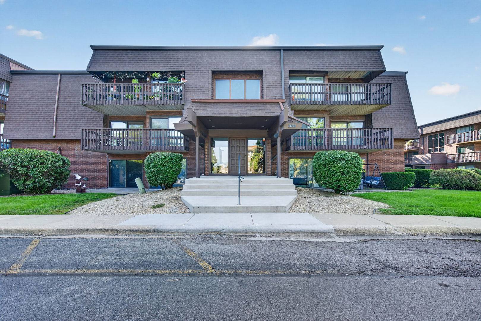 1620 Richmond CIR #205, Joliet, IL 60435