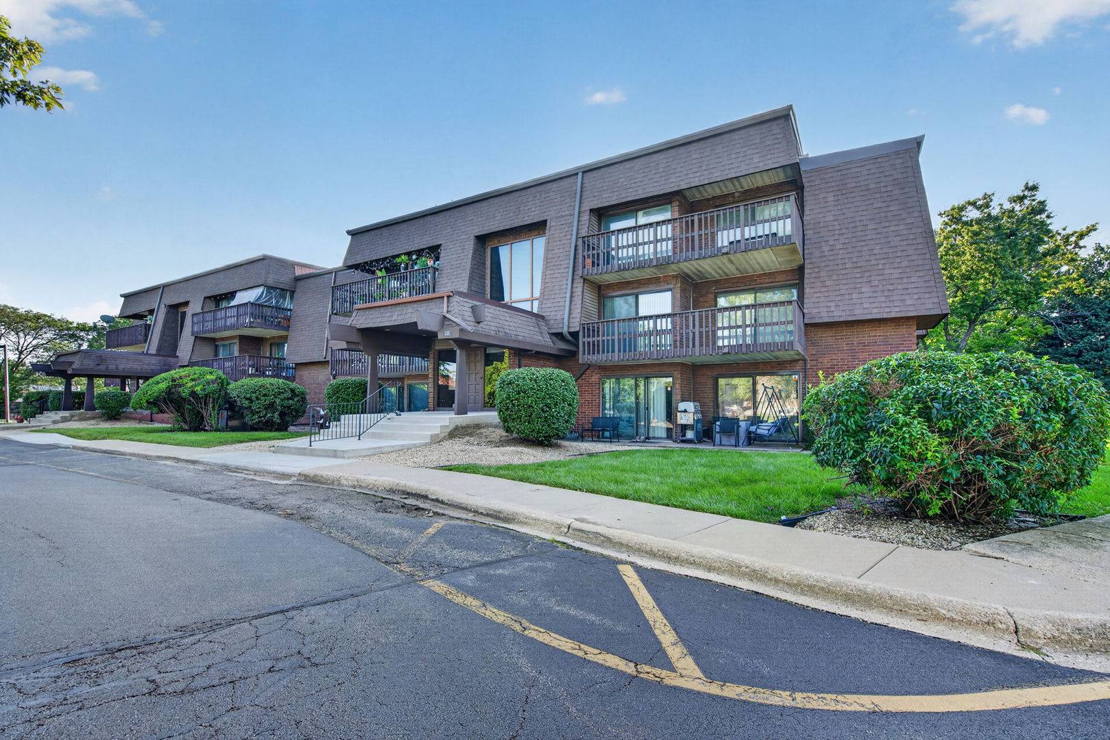 1620 Richmond CIR #205, Joliet, IL 60435