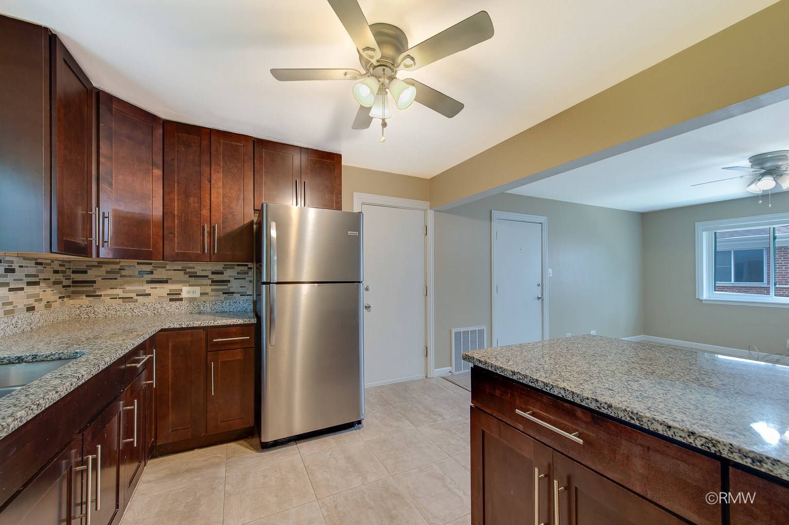 34 N Main ST #1S, Glen Ellyn, IL 60137