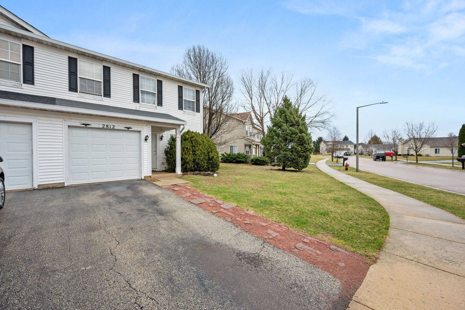 2812 Rebecca CT, Montgomery, IL 60538