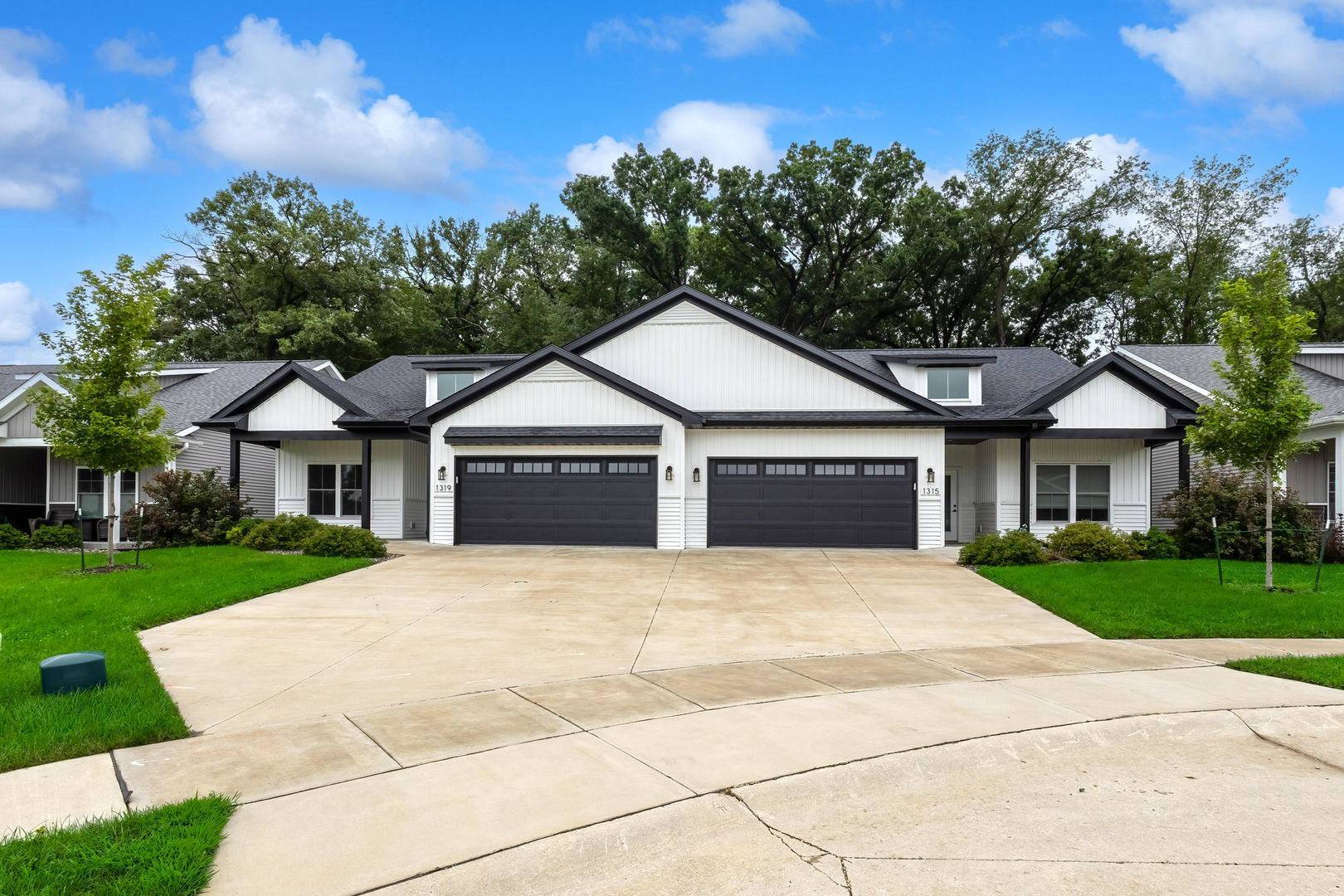 1319 Heights CT, Bettendorf, IA 52722