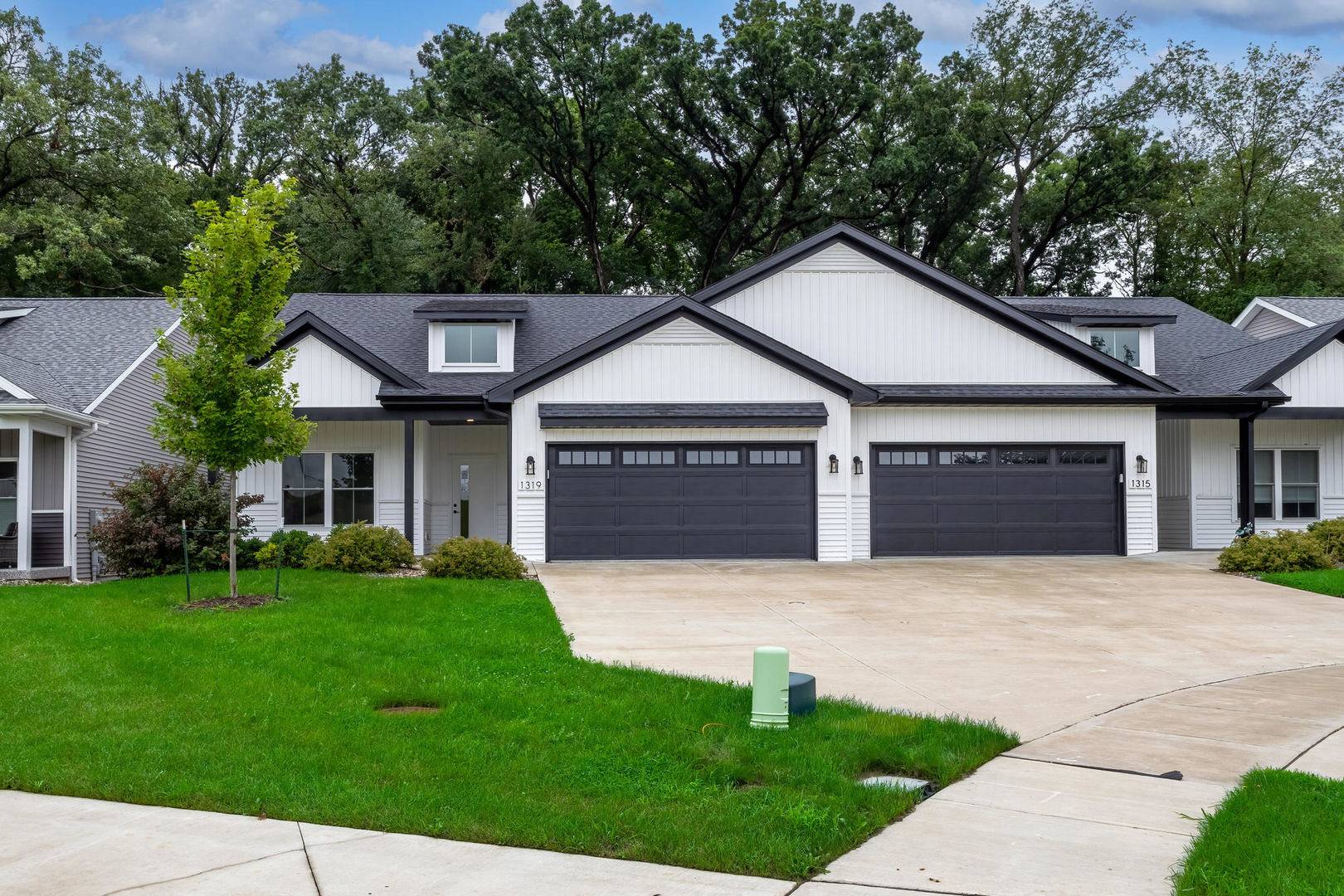 1319 Heights CT, Bettendorf, IA 52722