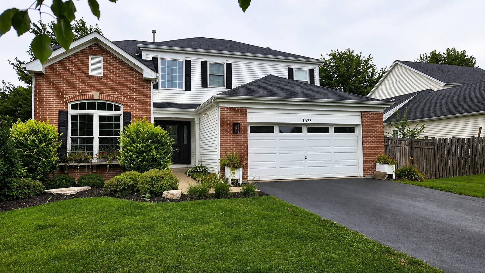1523 Schumacher DR W, Bolingbrook, IL 60490