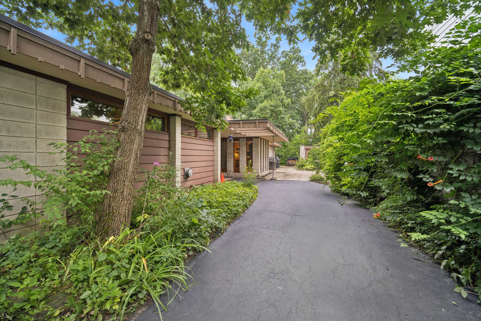 1120 Ridgewood DR, Highland Park, IL 60035