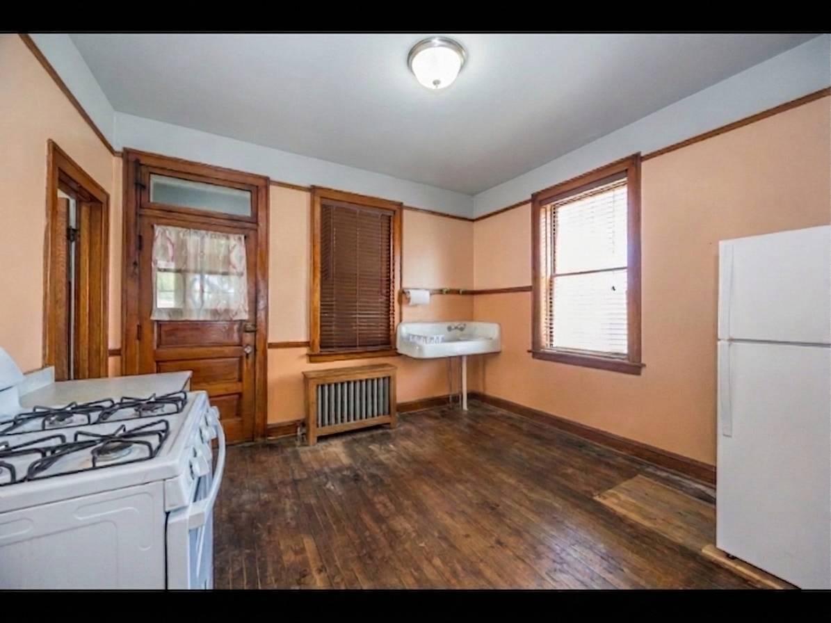 2714 E 93rd ST, Chicago, IL 60617