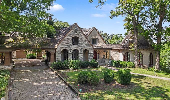 80 Ashton DR, Burr Ridge, IL 60527
