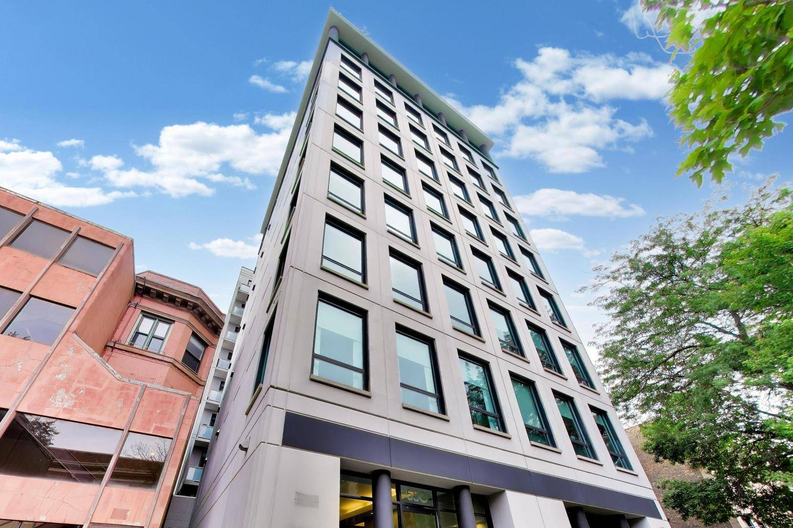 550 W Wellington AVE #4E, Chicago, IL 60657