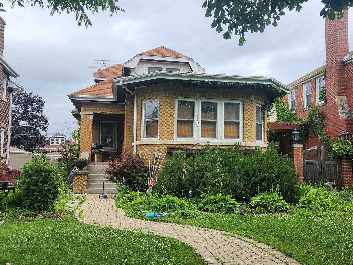 1223 Edmer AVE, Oak Park, IL 60302
