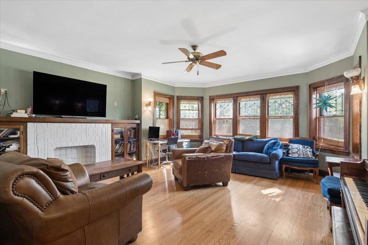 1223 Edmer AVE, Oak Park, IL 60302