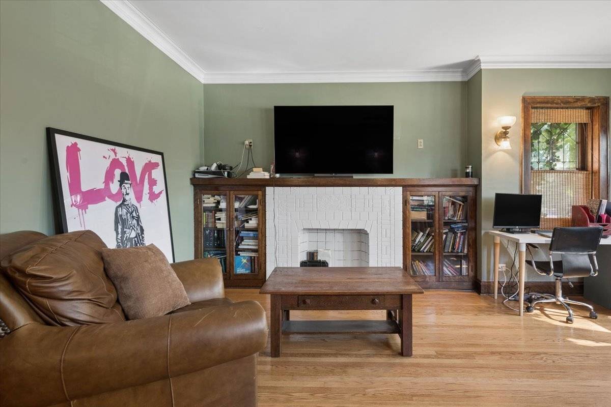 1223 Edmer AVE, Oak Park, IL 60302