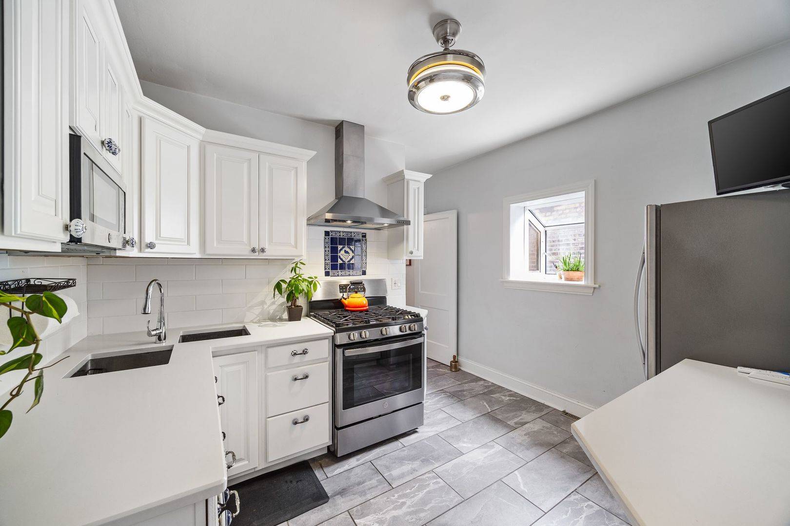 1018 S Mayfield AVE, Chicago, IL 60644
