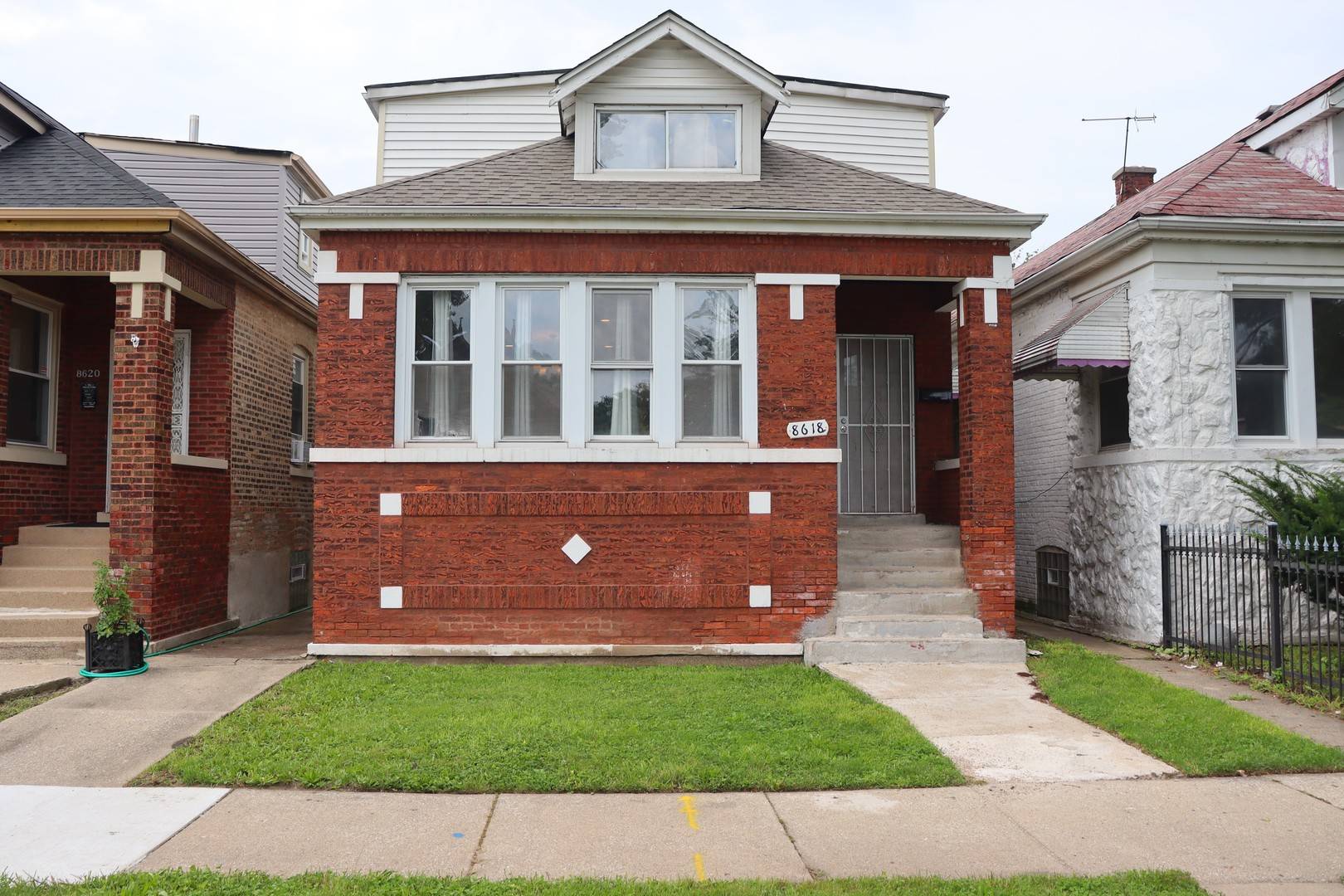 8618 S Aberdeen ST, Chicago, IL 60620