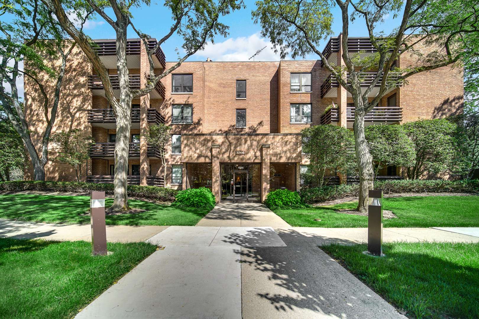 1066 SHERMER RD #11, Northbrook, IL 60062