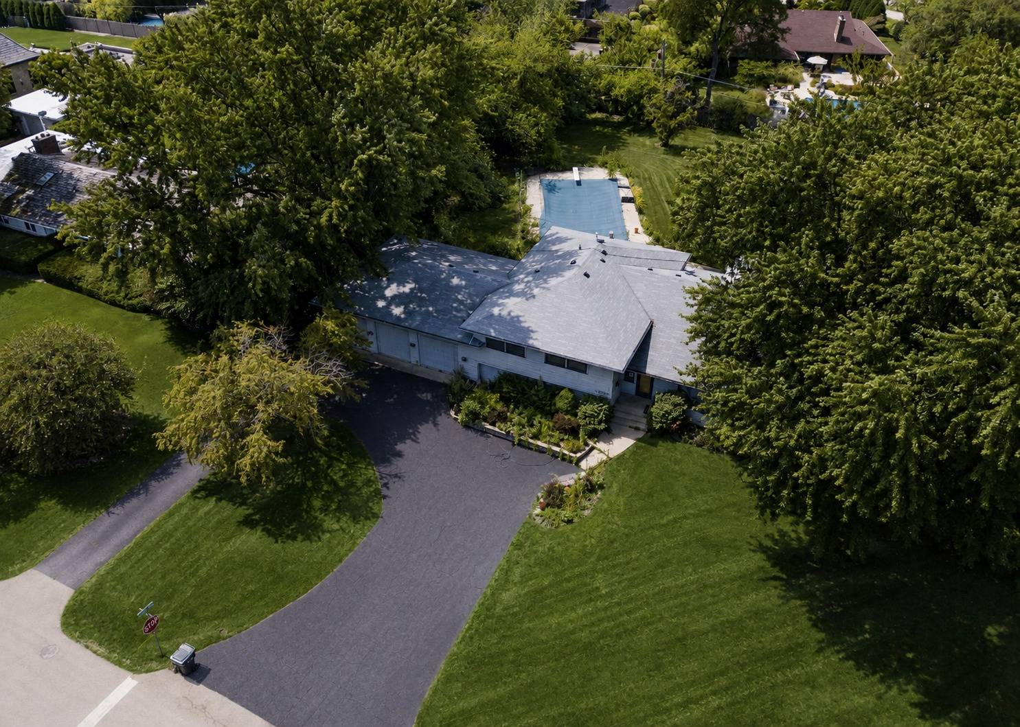 2250 White Oak DR, Northbrook, IL 60062
