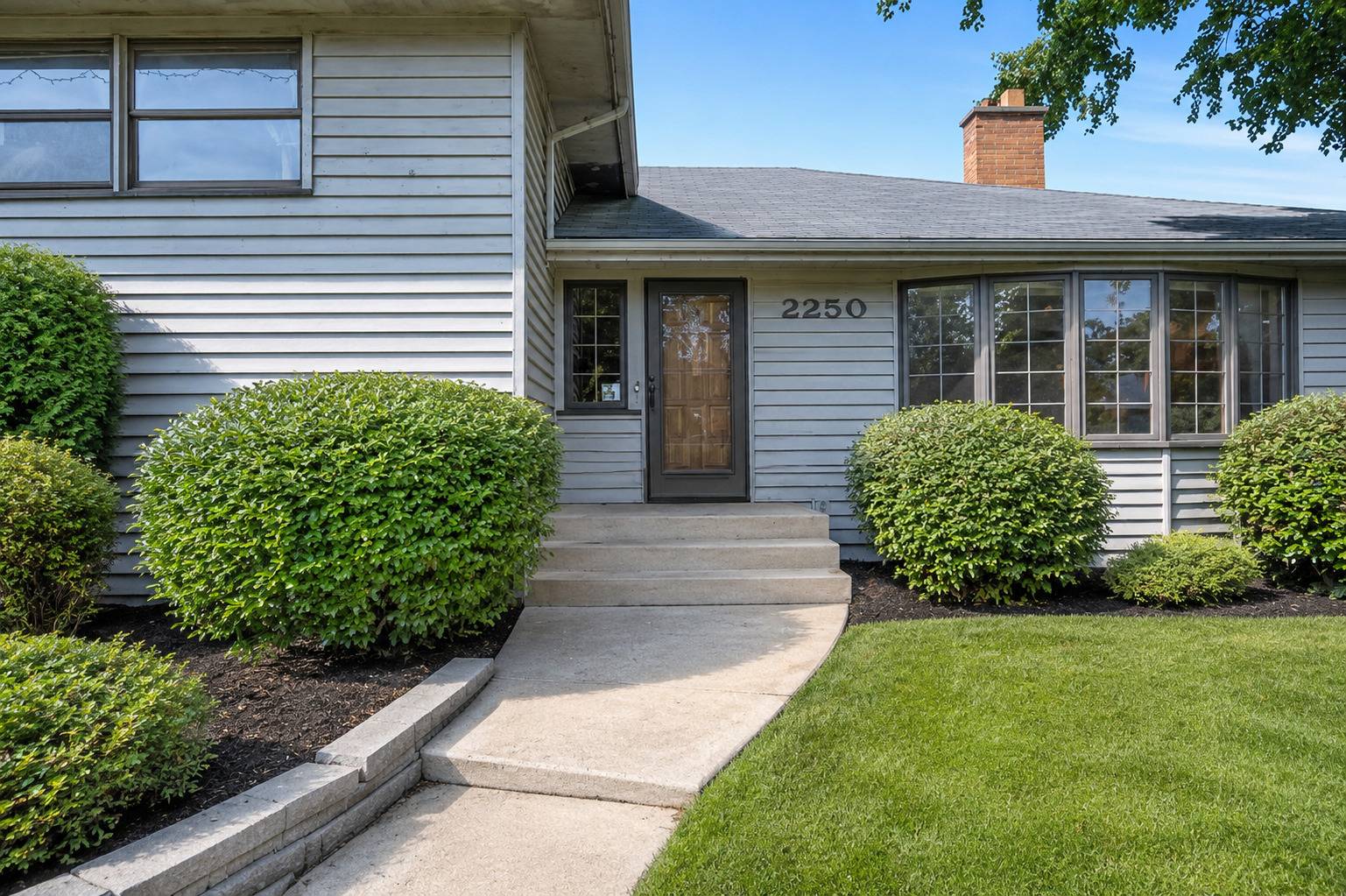 2250 White Oak DR, Northbrook, IL 60062