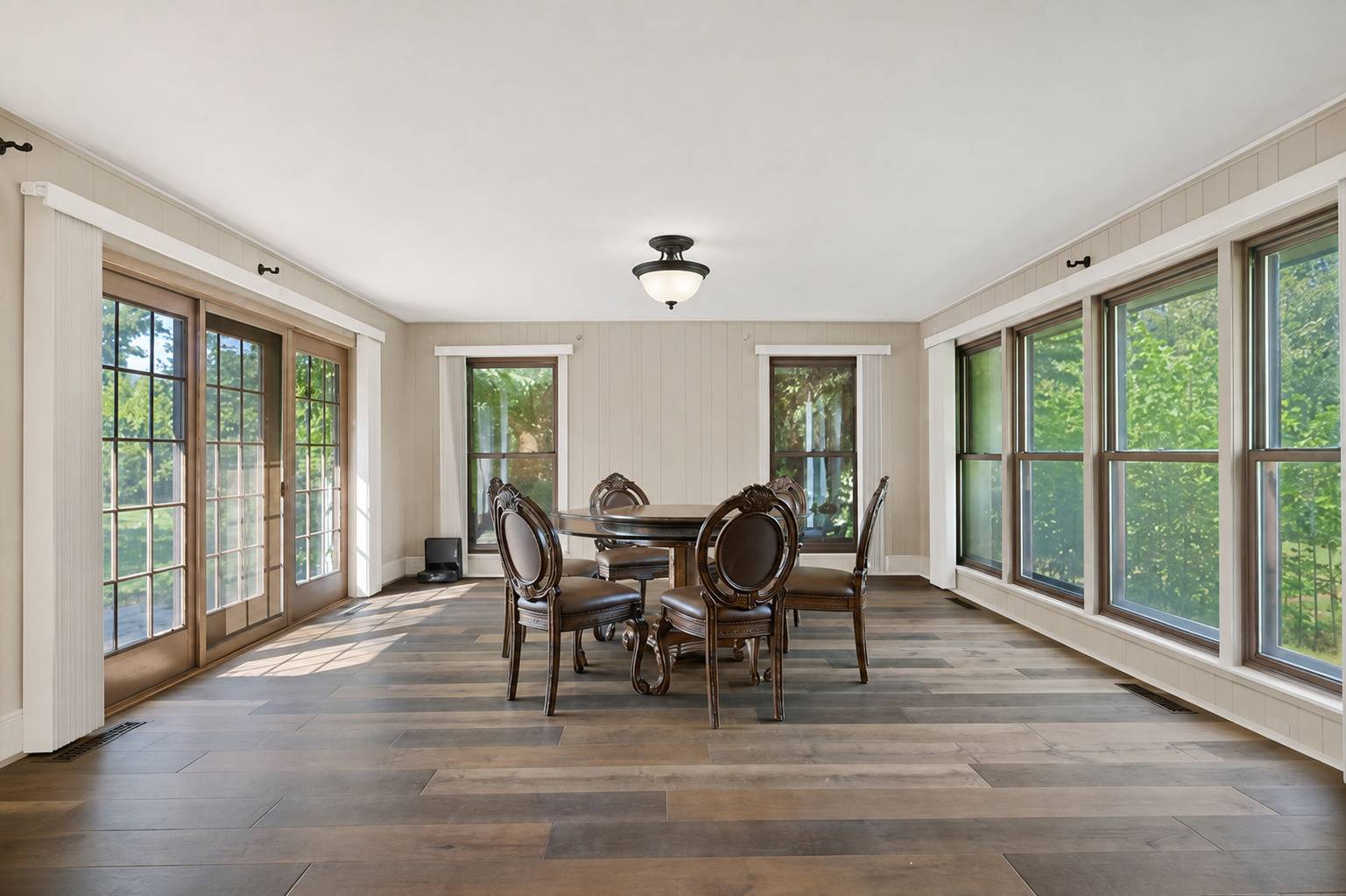 2250 White Oak DR, Northbrook, IL 60062
