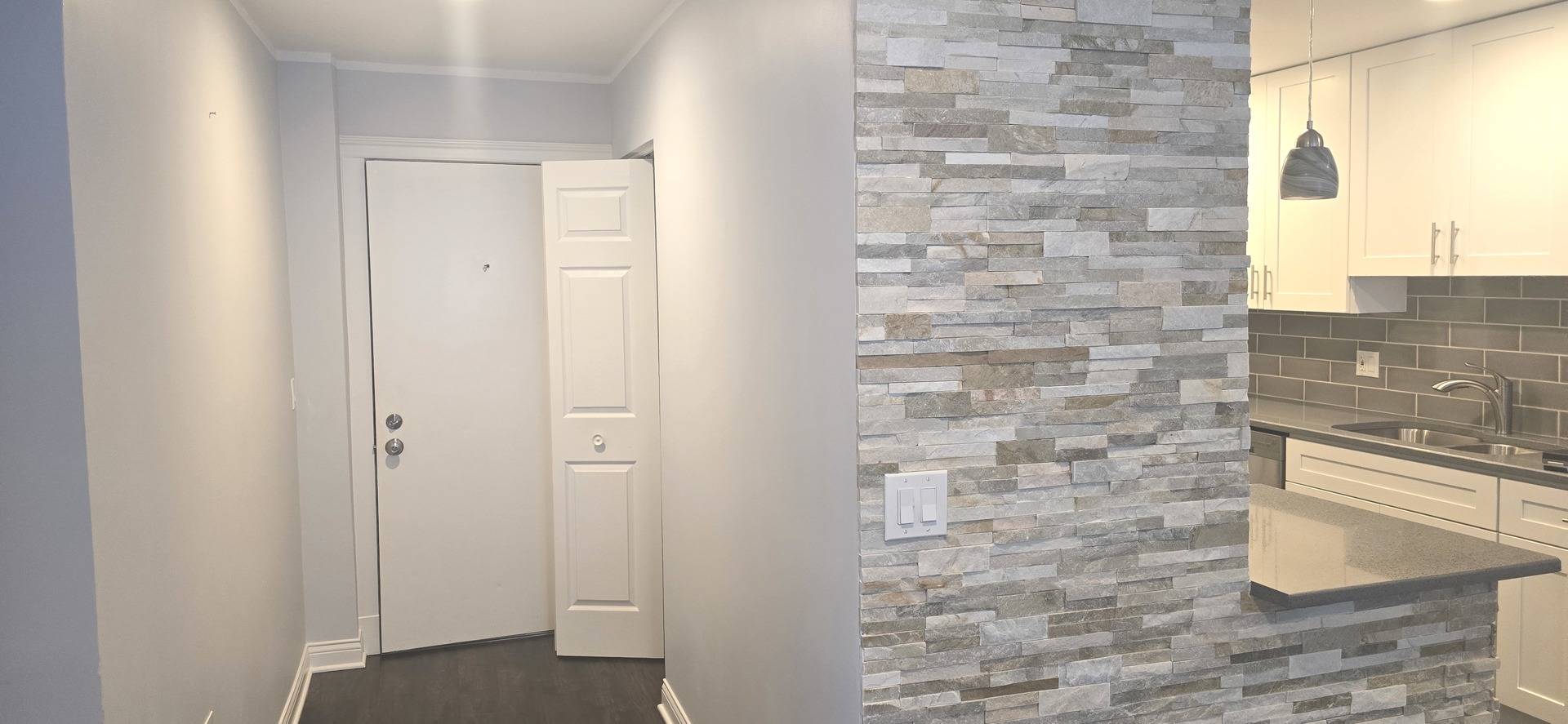 930 Perrie DR #203, Elk Grove Village, IL 60007