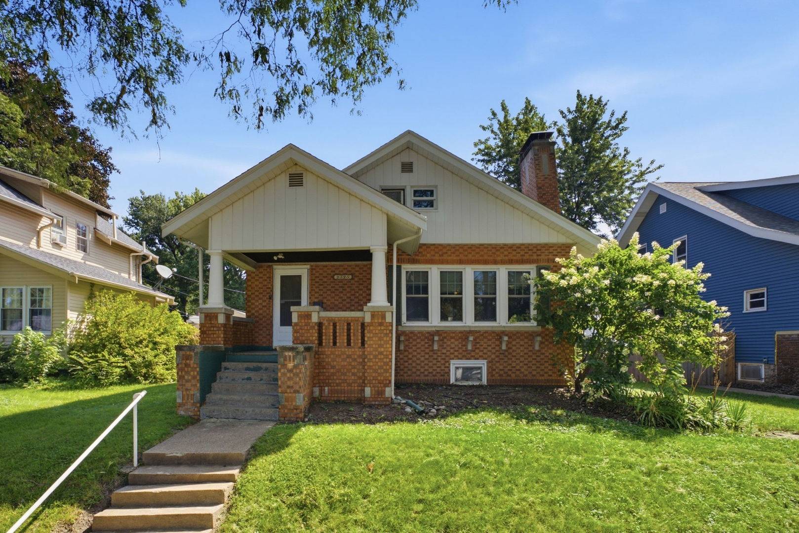 2325 Western AVE, Davenport, IA 52803