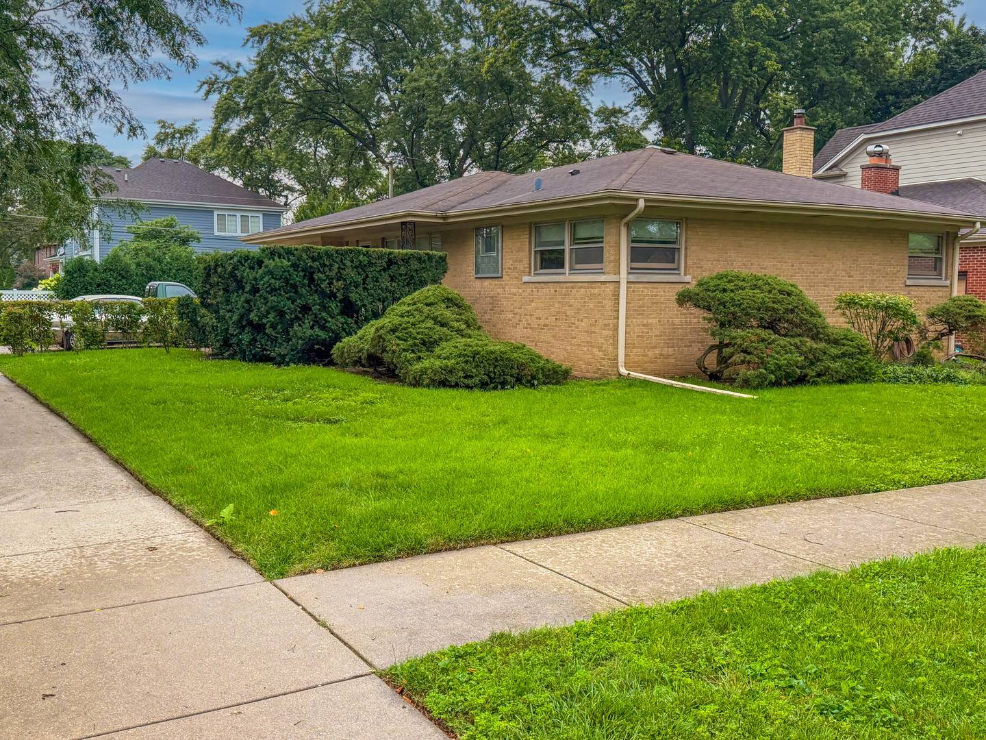 2105 E Kensington RD, Arlington Heights, IL 60004