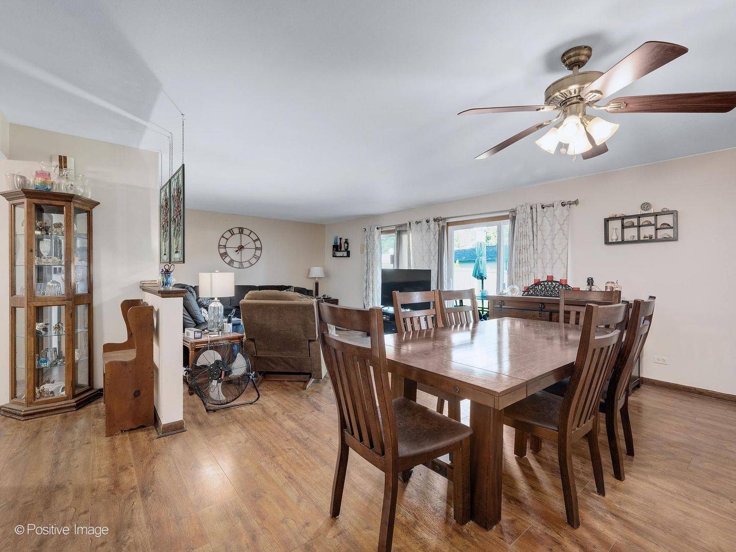 6 Ridgewood RD, Elk Grove Village, IL 60007