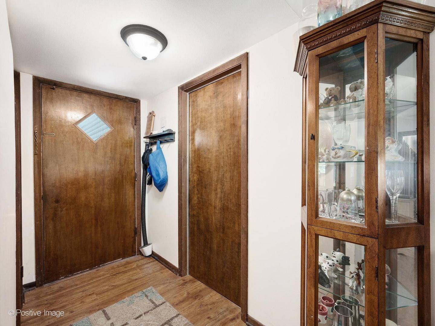 6 Ridgewood RD, Elk Grove Village, IL 60007