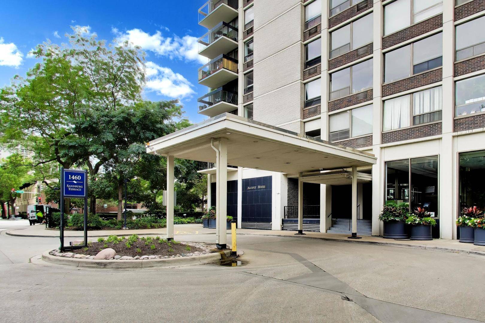 1460 N Sandburg TER #1901, Chicago, IL 60610