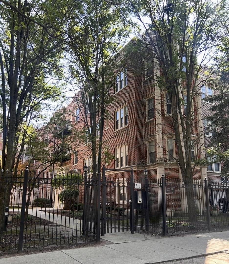 2315 E 70th PL #213, Chicago, IL 60649