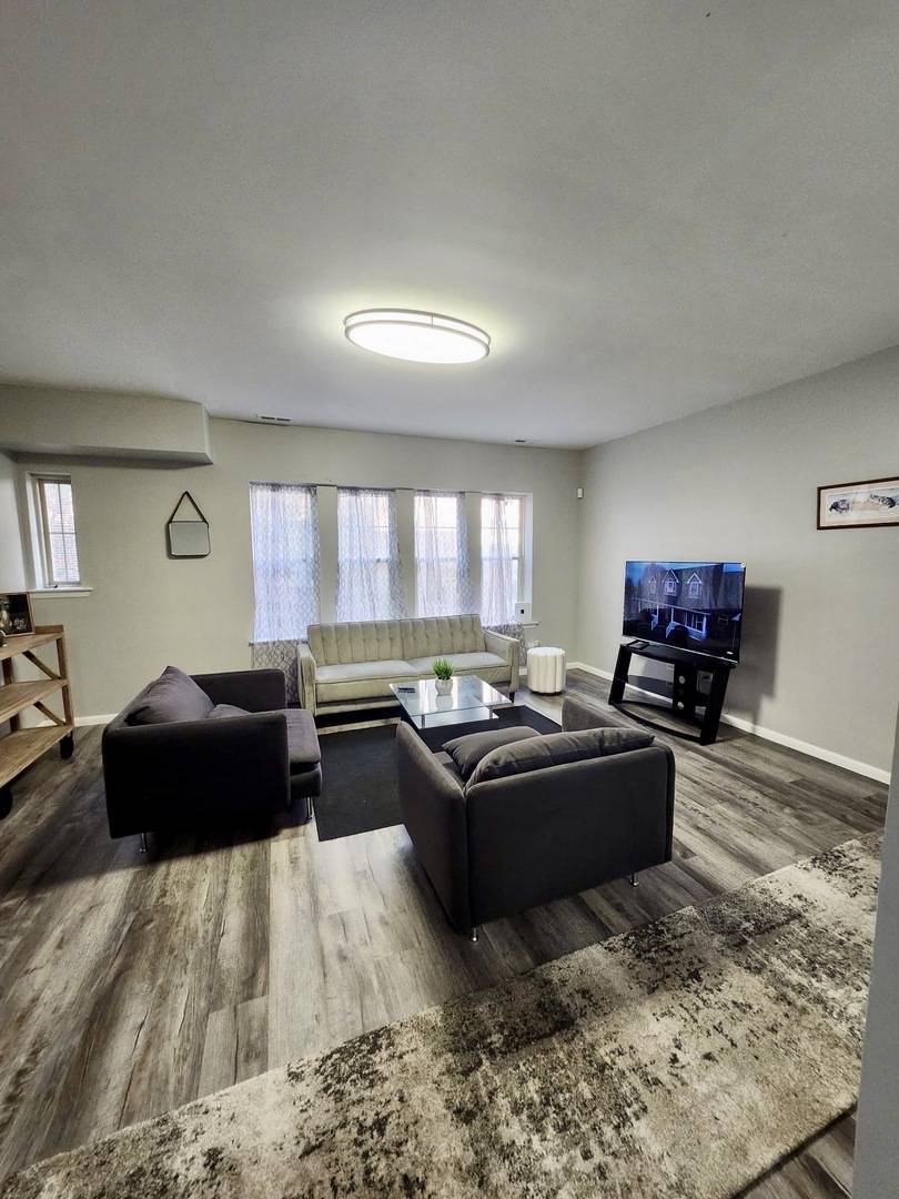 2315 E 70th PL #213, Chicago, IL 60649