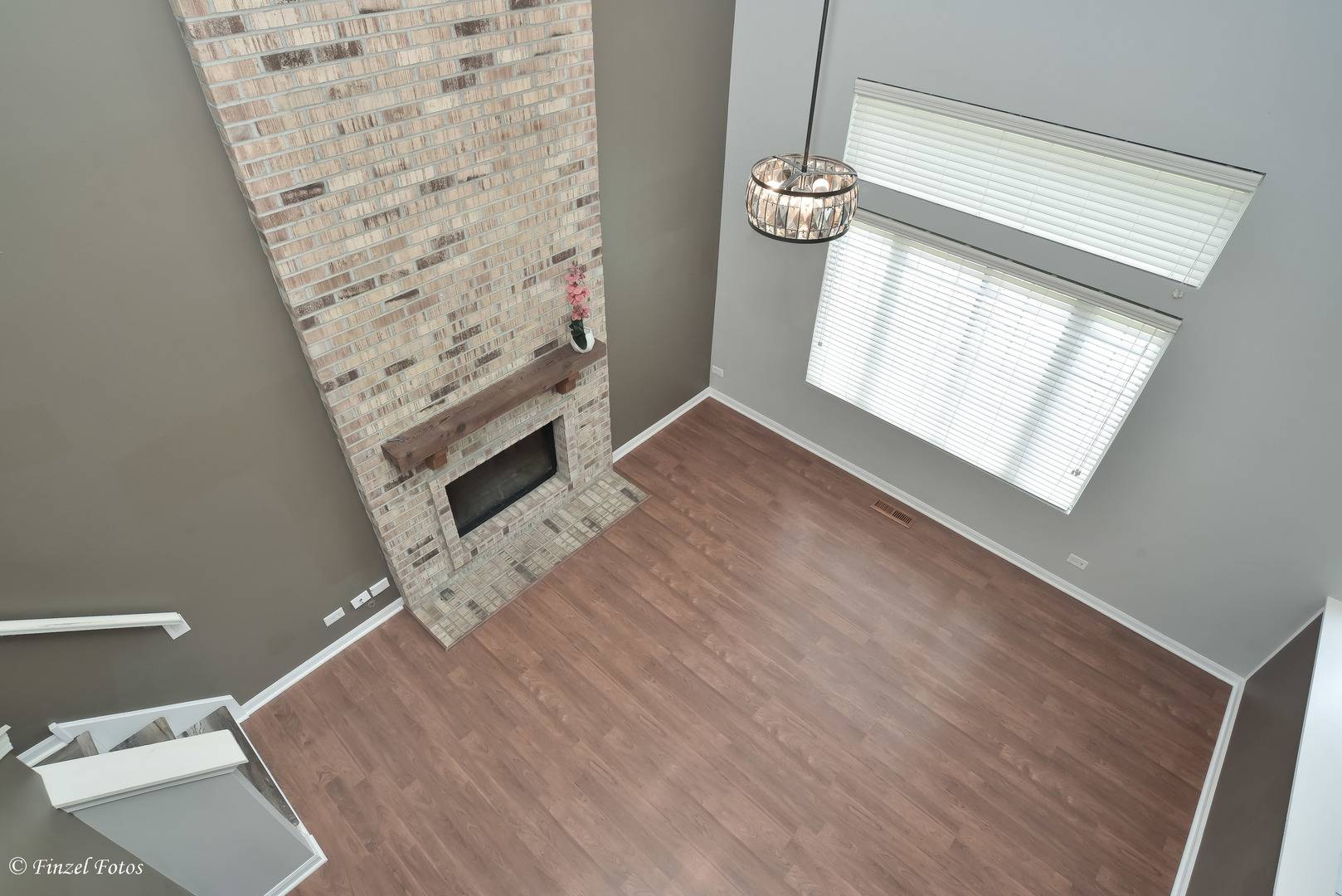 300 Briarwood LN, Algonquin, IL 60102