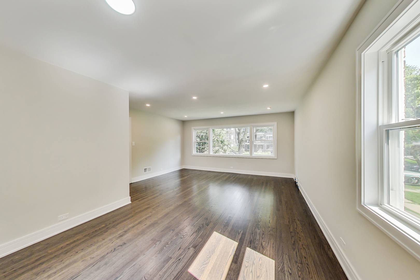 4821 Crain ST #1, Skokie, IL 60077