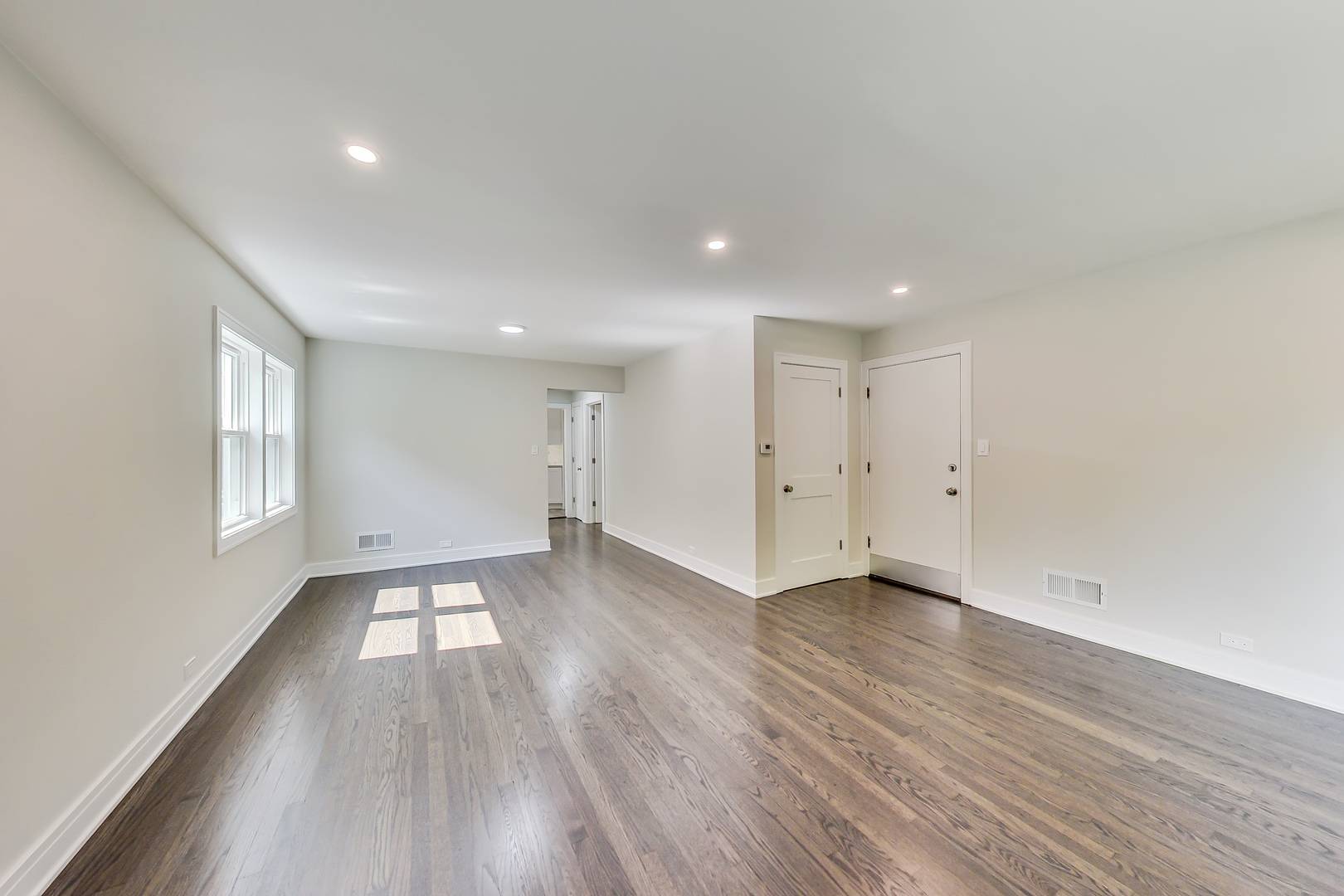 4821 Crain ST #1, Skokie, IL 60077