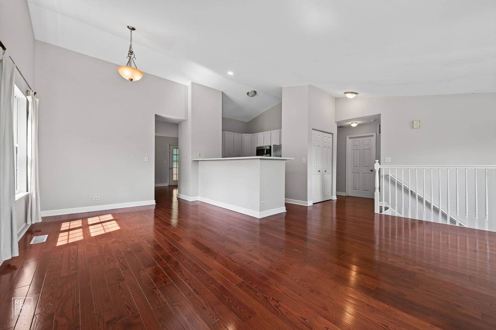 831 Genesee DR #831, Naperville, IL 60563