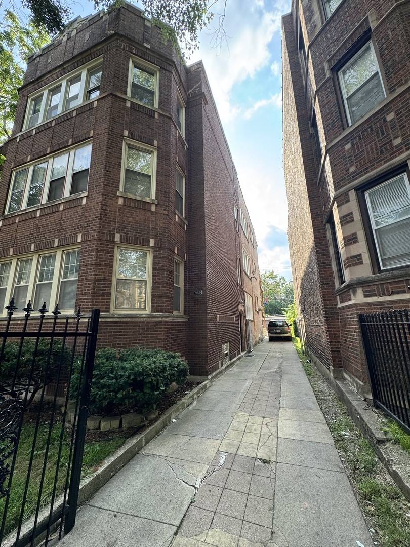7634 S Phillips AVE #3, Chicago, IL 60649