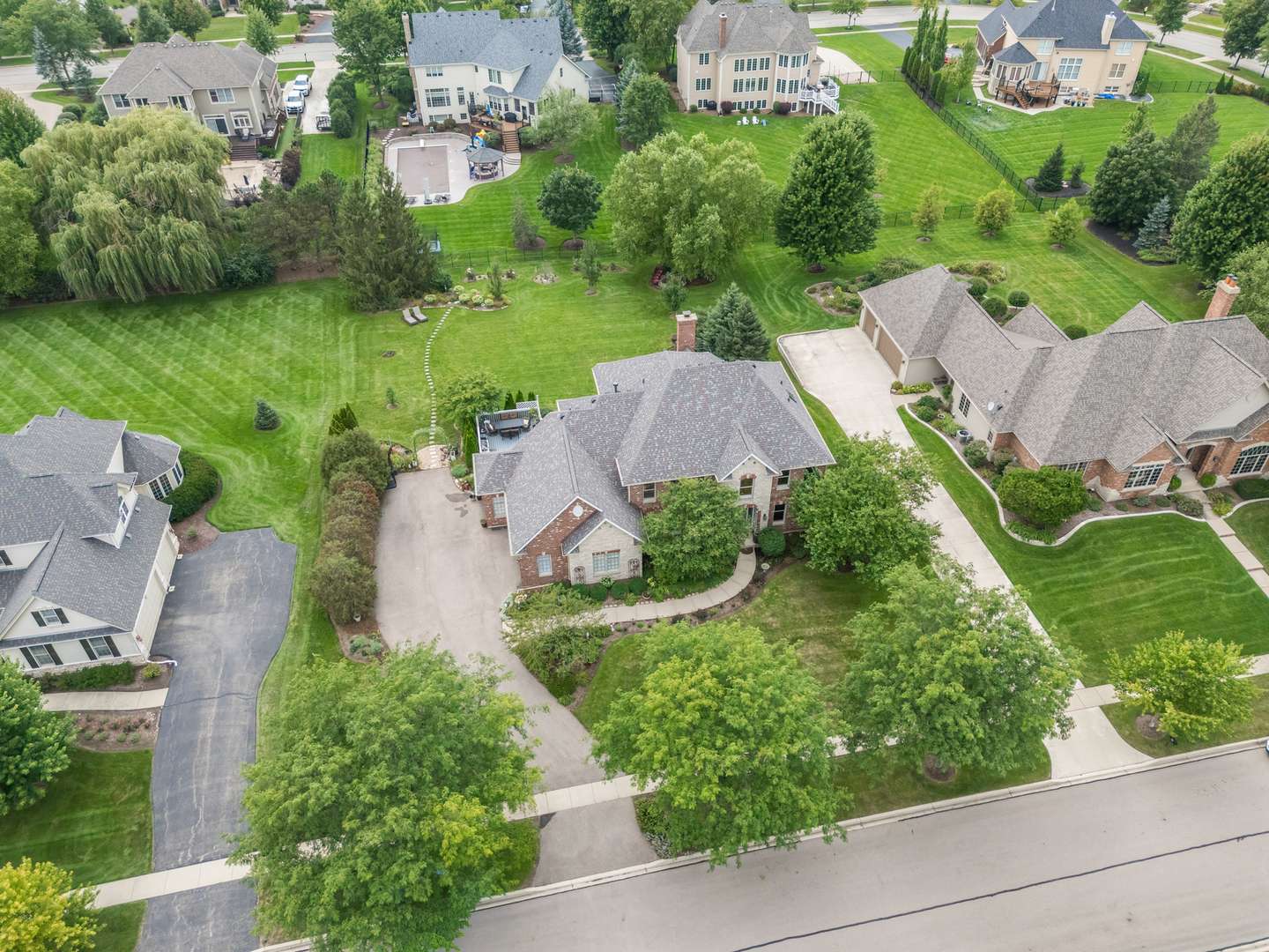 4135 River Ridge DR, St. Charles, IL 60175