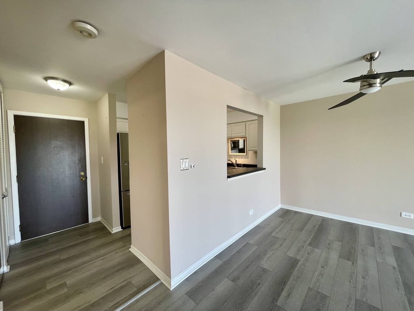 725 W Huntington Commons RD #416, Mount Prospect, IL 60056
