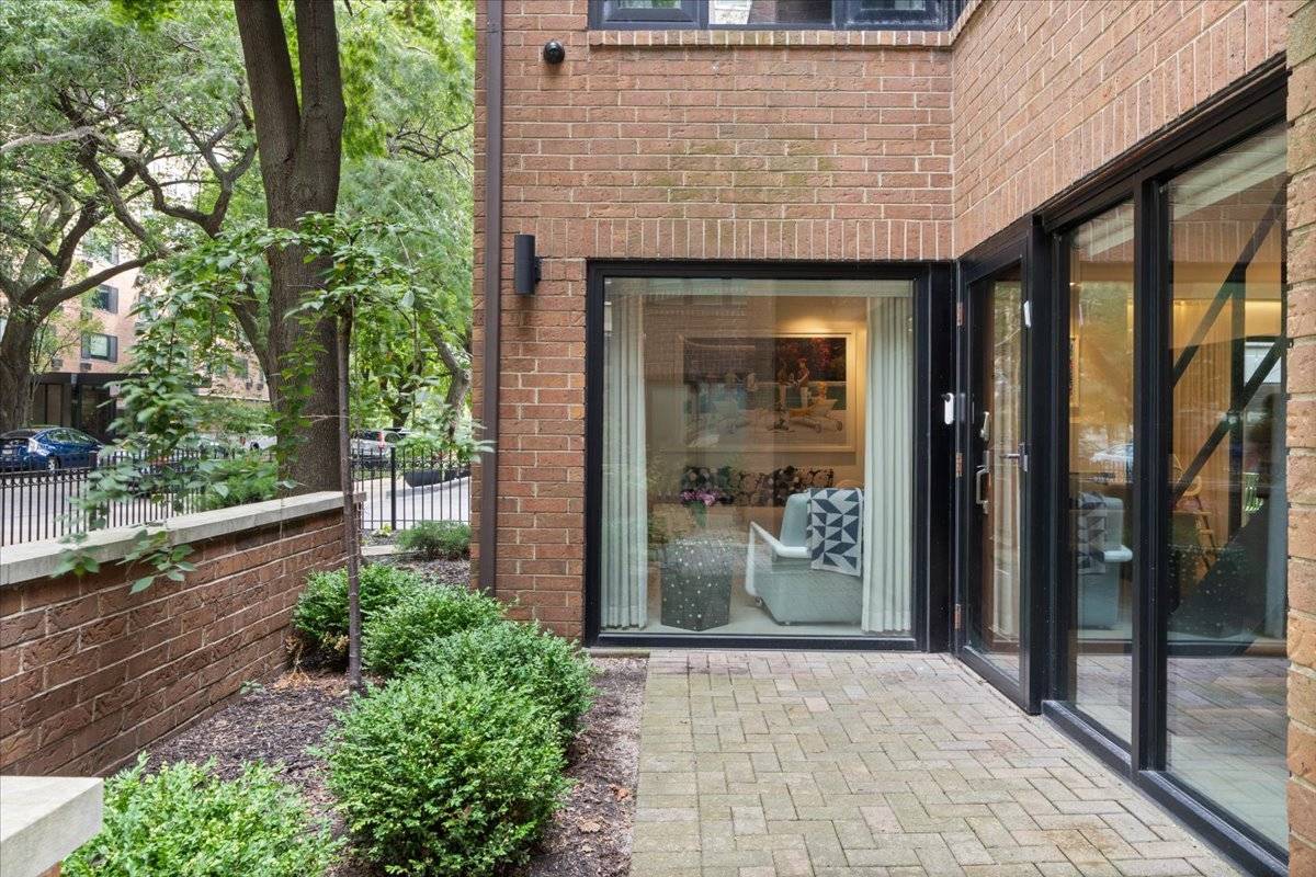 345 W BARRY AVE #8, Chicago, IL 60657