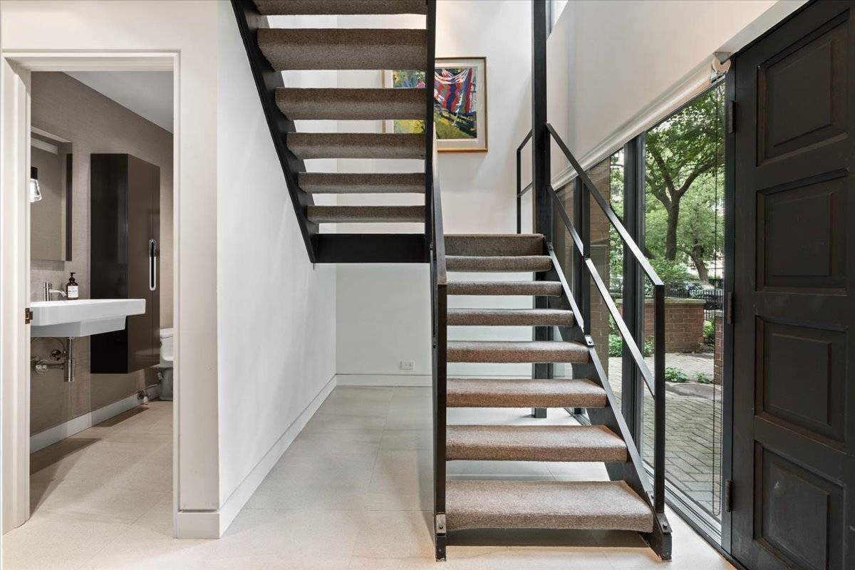 345 W BARRY AVE #8, Chicago, IL 60657