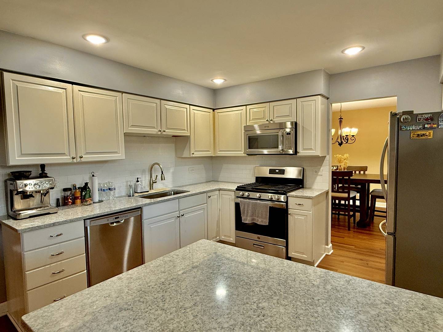 411 Sequoia CT, Schaumburg, IL 60193