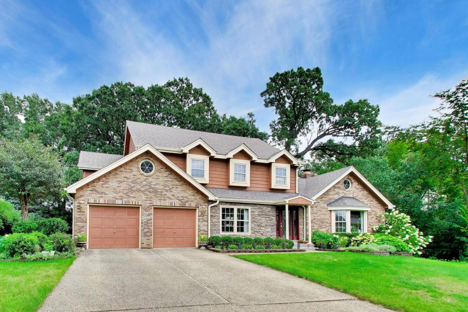 8751 Carlisle CT, Darien, IL 60561