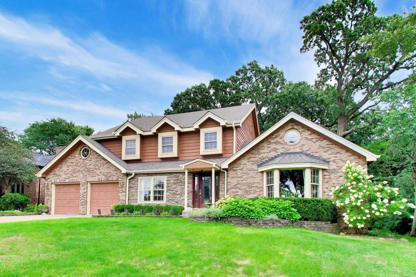 8751 Carlisle CT, Darien, IL 60561