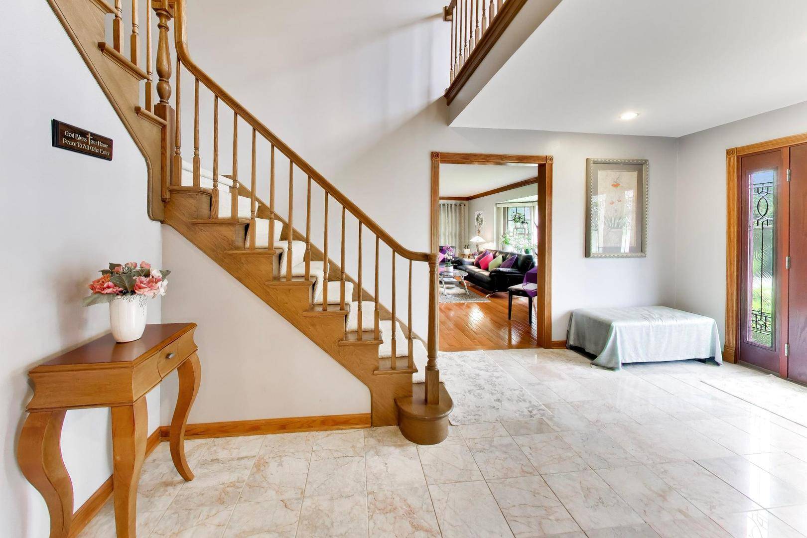 8751 Carlisle CT, Darien, IL 60561