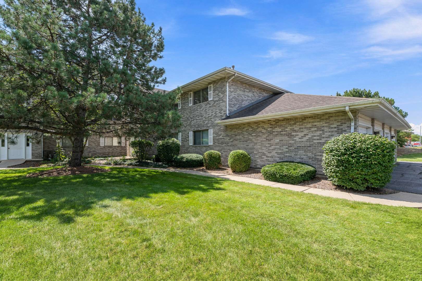 340 Loyola DR #D, Elgin, IL 60123