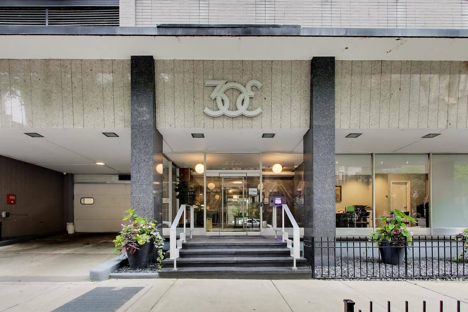 30 E Elm ST #16F, Chicago, IL 60611
