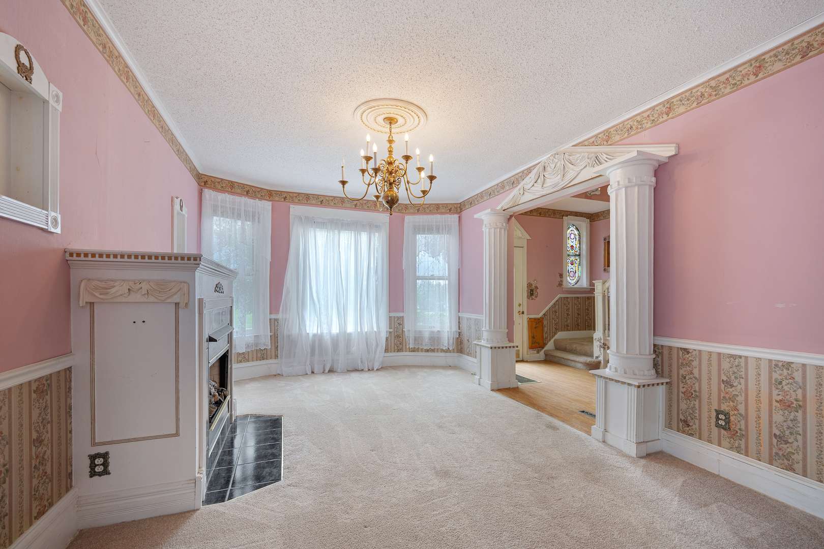 526 W South ST, Woodstock, IL 60098