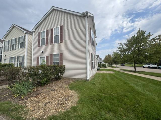 1071 Symphony DR, Aurora, IL 60504