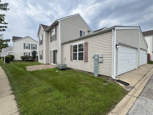 1071 Symphony DR, Aurora, IL 60504